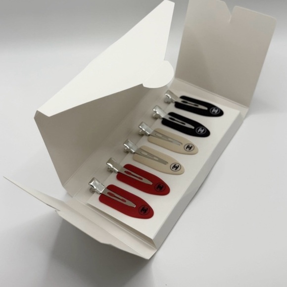 CHANEL Beaute’ Hair Clip Accessory Set (Red, Cream and Black) Set - Picture 7 of 10